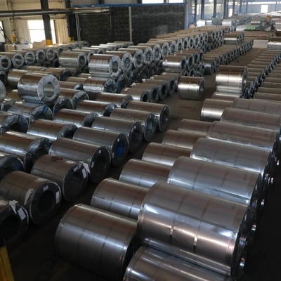 A lantejoula regular de JIS galvanizou o aço laminado a alta temperatura do aço 610mm nas bobinas