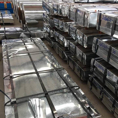 o calibre telhando galvanizado 600-1100mm da folha AISI 14 corrugou os painéis de aço Kraft